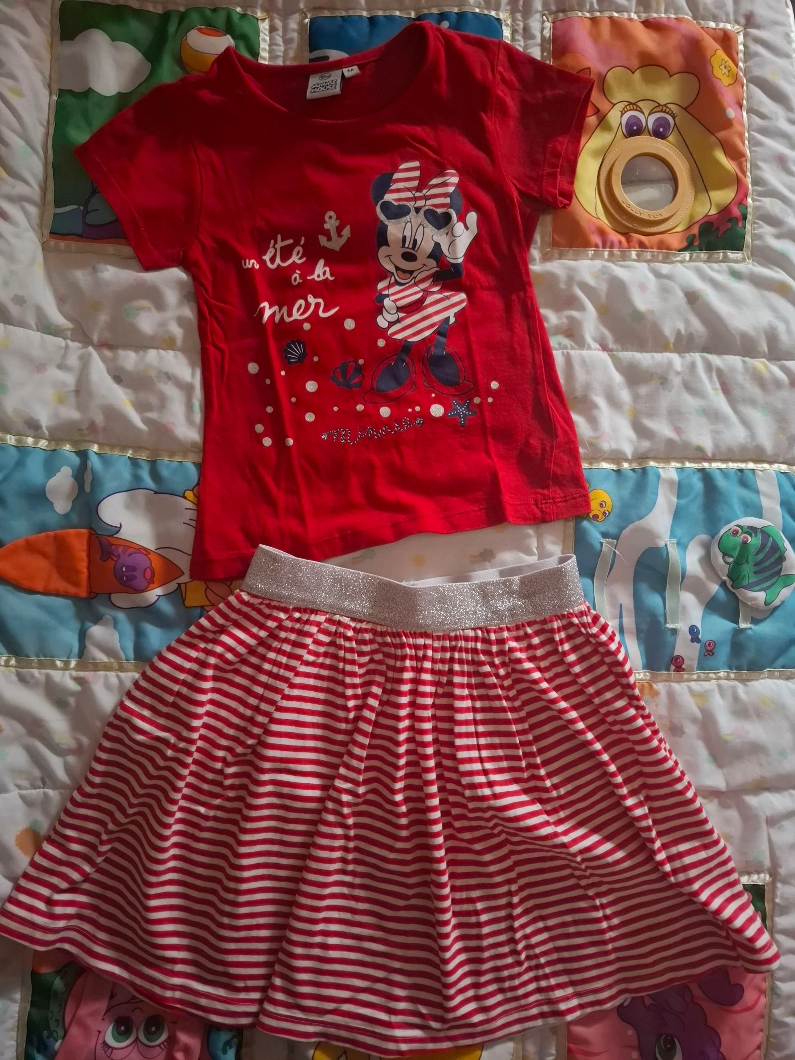 Ensemble haut et jupe disney minnie